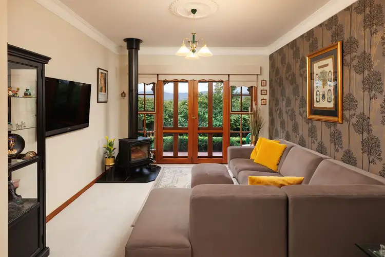 Fifth view of Homely house listing, 10 The Court, Wodonga VIC 3690