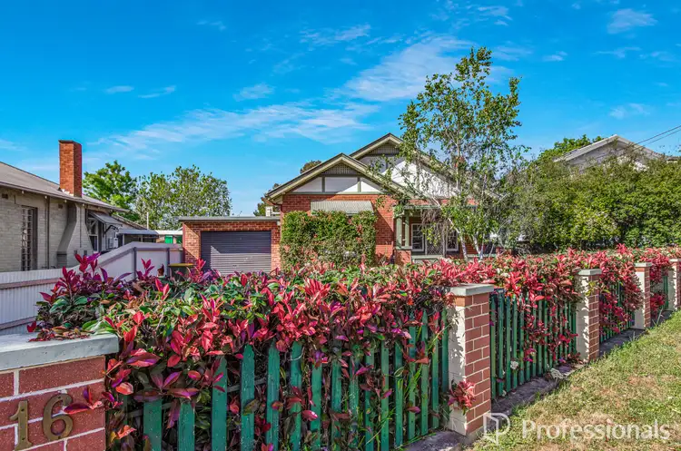 16 Gormly Avenue, Wagga Wagga NSW 2650