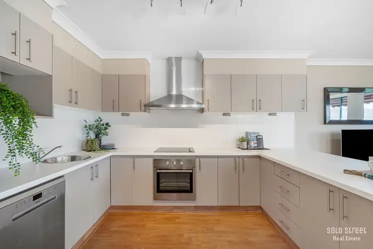 6 Crestridge Crescent