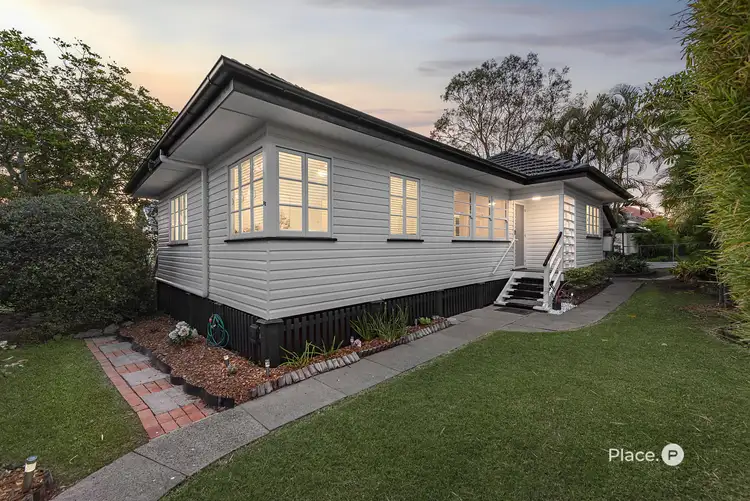 32 Steele Street, Holland Park QLD 4121