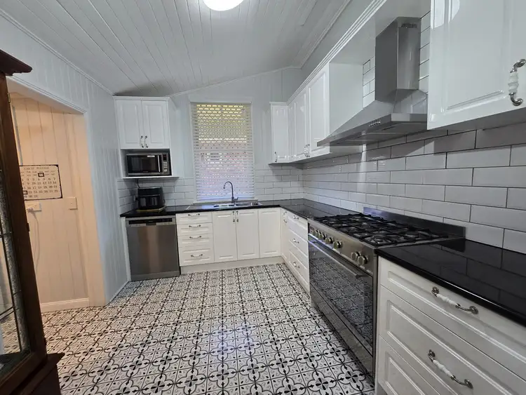 270 James Street, Newtown QLD 4350