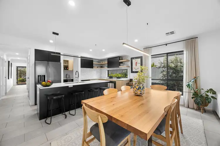 17 Fawkner Crescent