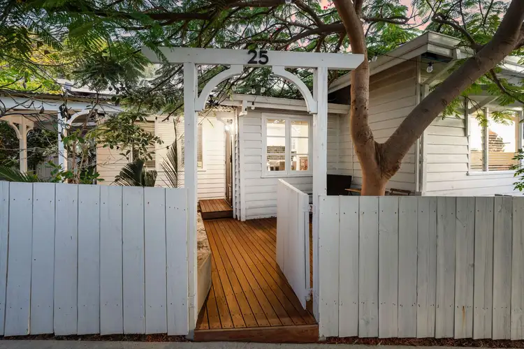25 Minilya Avenue, White Gum Valley WA 6162
