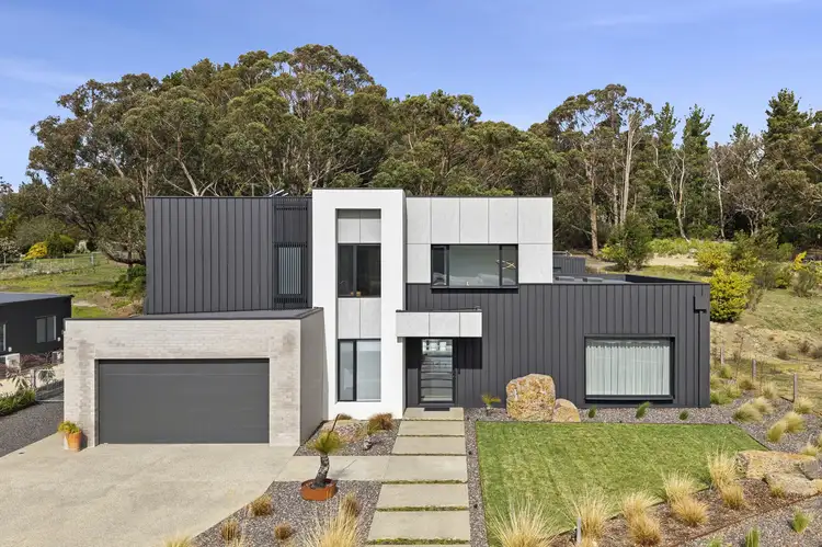 6 Fairway Drive, Gisborne VIC 3437