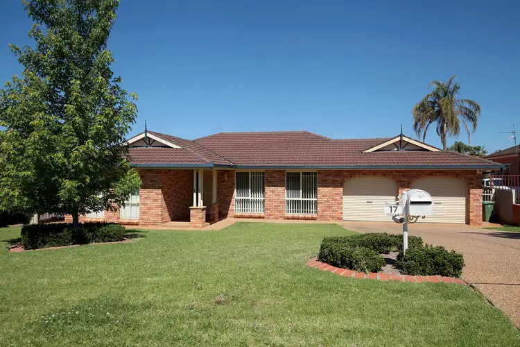 17 Kirrang Avenue, Glenfield Park NSW 2650