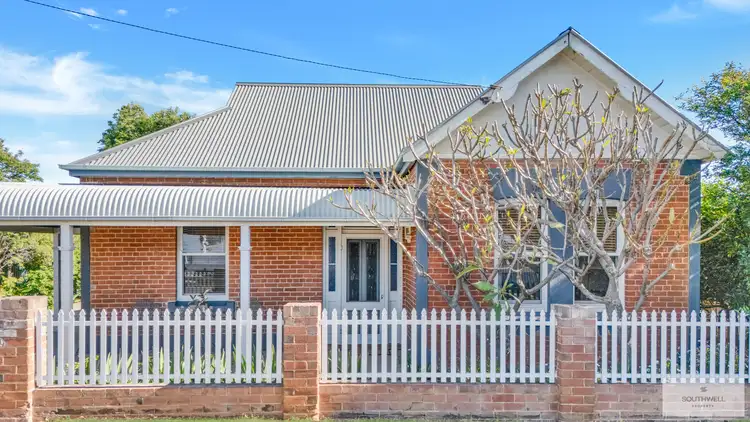 8 Adam Street, Tamworth NSW 2340