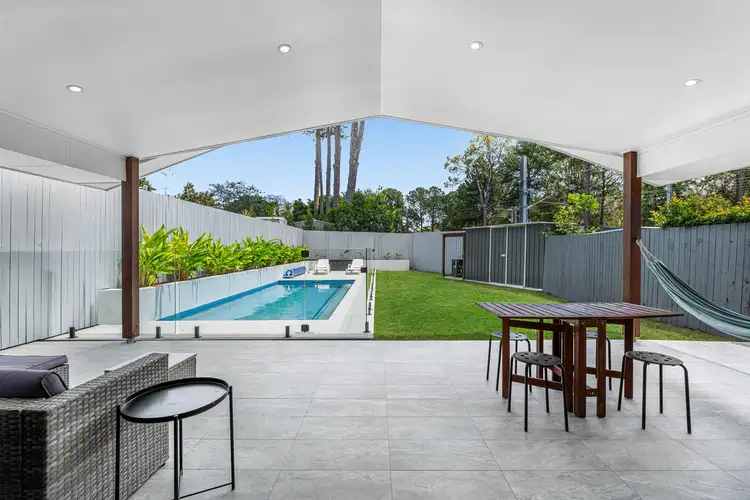 8 Ulagree Street, Wynnum West QLD 4178