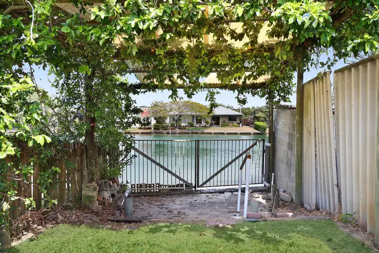 10 Parnki Parade, Palm Beach QLD 4221