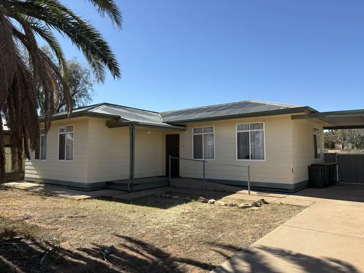 37 Fullerton Cresent