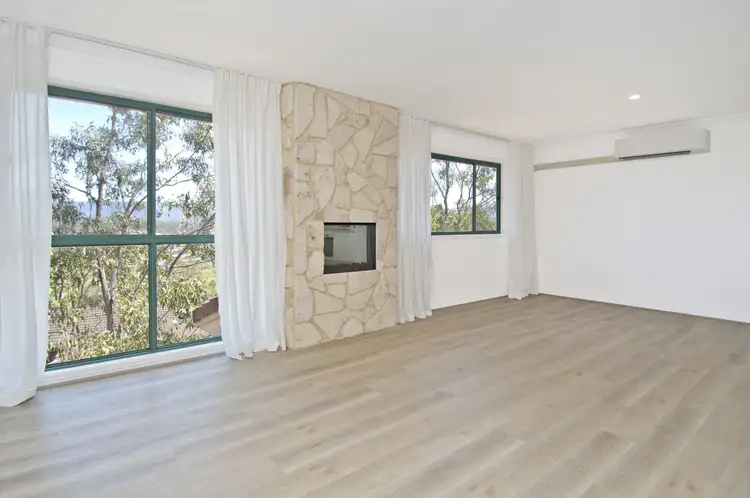 6 Crestridge Crescent