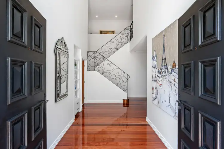 74 Slatyer Avenue, Bundall QLD 4217