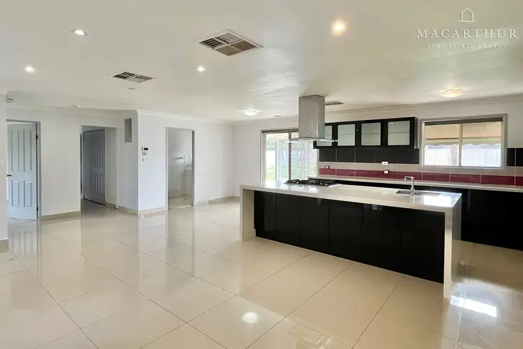 12 Kobi Place, Glenfield Park NSW 2650