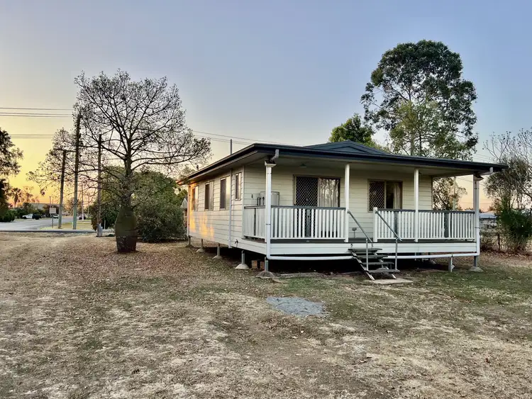 11 West Street, Oakey QLD 4401