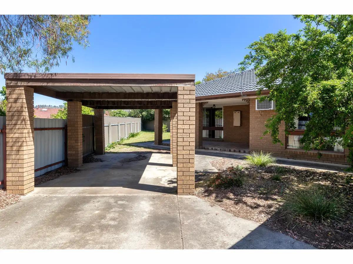 Main view of Homely unit listing, 2/1 Robert Crescent, Wodonga VIC 3690