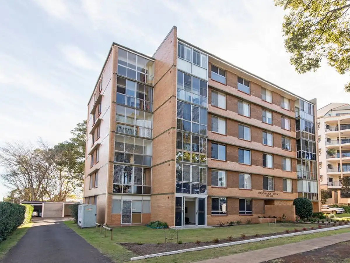 Main view of Homely unit listing, 2/33-35 Tourist Road, East Toowoomba QLD 4350