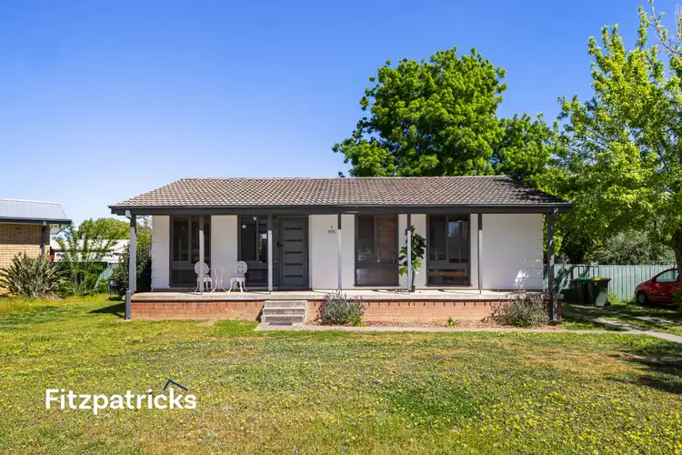 5 Meads Place, Mount Austin NSW 2650