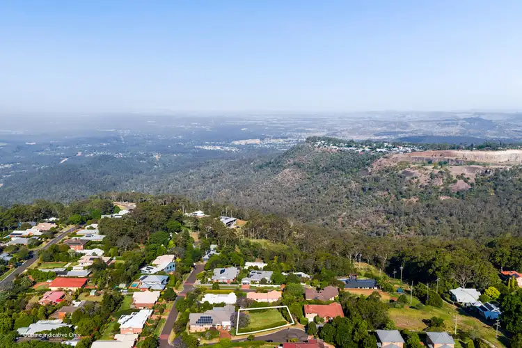 4 Balmoral Close, Mount Lofty QLD 4350