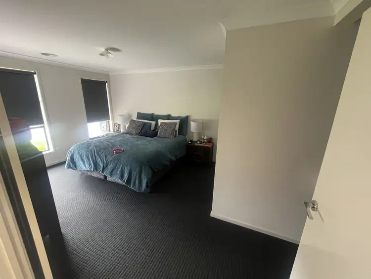 Fifth view of Homely house listing, 10 Rostrevor Close, Traralgon VIC 3844