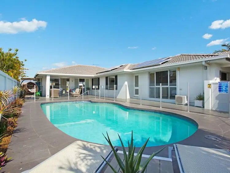 25 Beverley Crescent, Broadbeach Waters QLD 4218