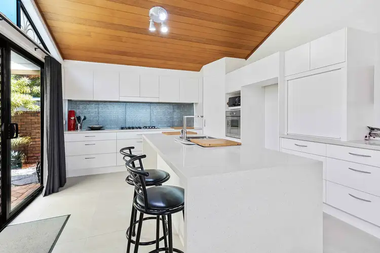 6 Wedgebill Parade, Burleigh Waters QLD 4220