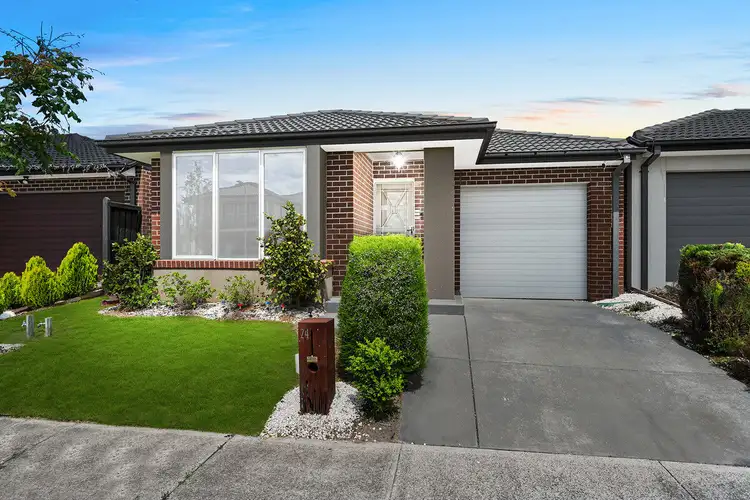 24 Colonnade Street, Clyde North VIC 3978