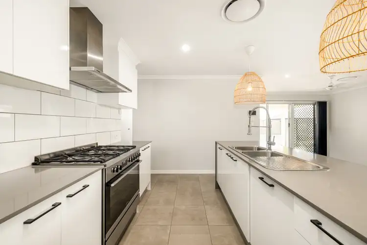 21 Goldencrest Street