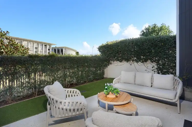 7 Theatre Drive, Benowa QLD 4217