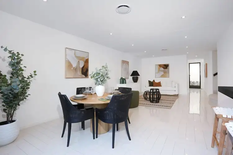 7 Theatre Drive, Benowa QLD 4217