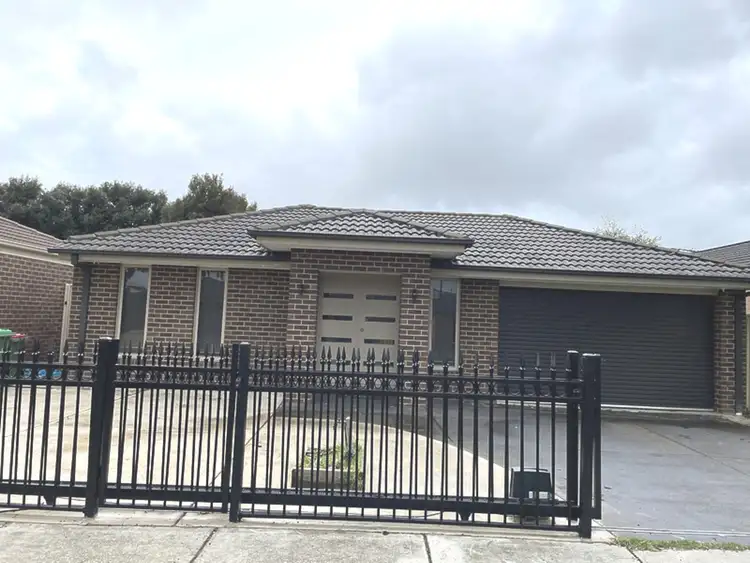 11 Muscari Drive, Pakenham VIC 3810