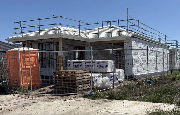 10 Vizzini Street, Cranbourne East VIC 3977