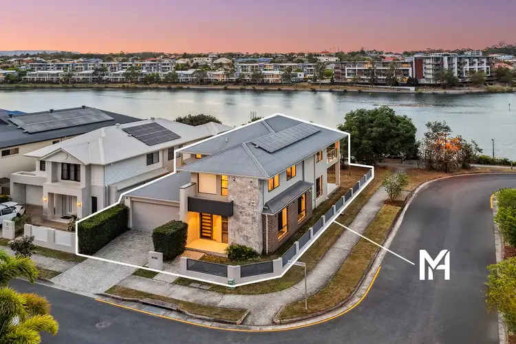 1 Elizabeth Crescent, Varsity Lakes QLD 4227