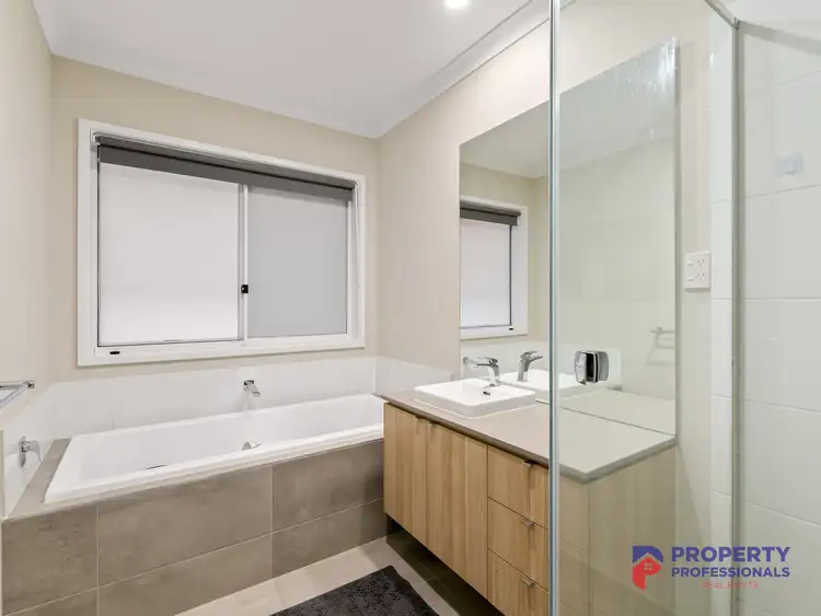 Fifth view of Homely house listing, 3 Ponting Circuit, Pallara QLD 4110