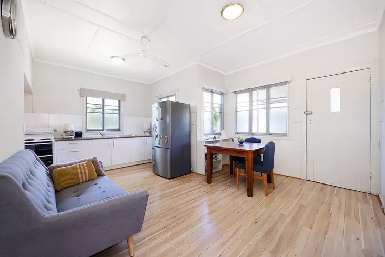 864 Beachmere Road, Beachmere QLD 4510