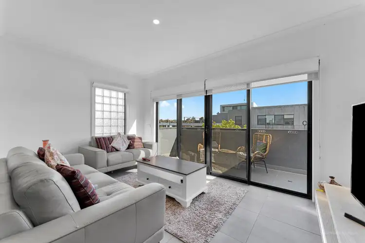 31 Golden Green Street