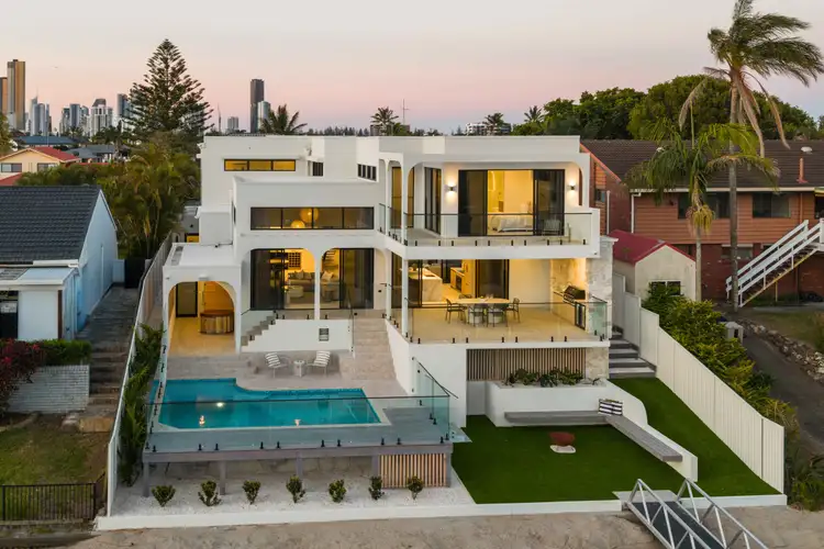 26 Bight Court, Mermaid Waters QLD 4218