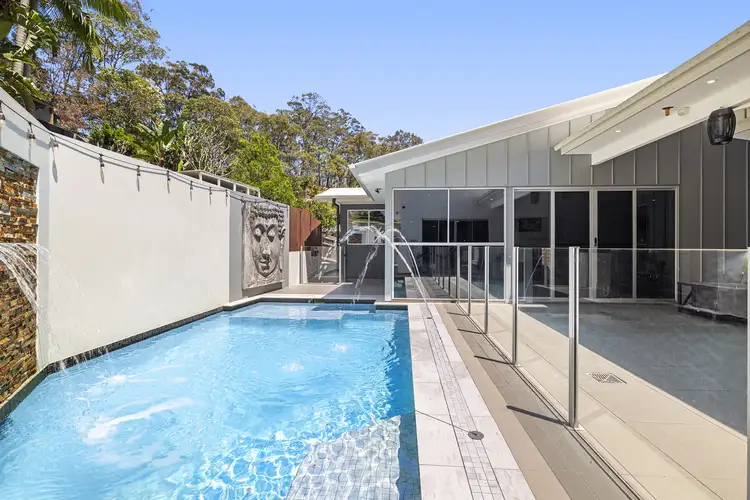 8 Hillside Court, Little Mountain QLD 4551