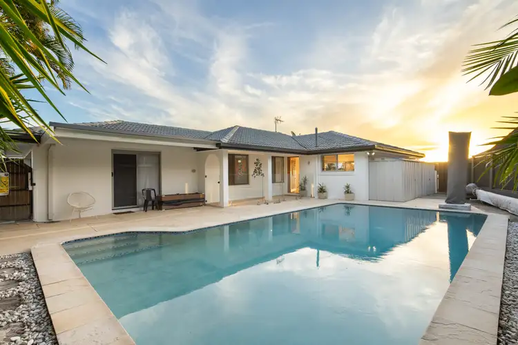 8 Bermuda Street, Broadbeach Waters QLD 4218