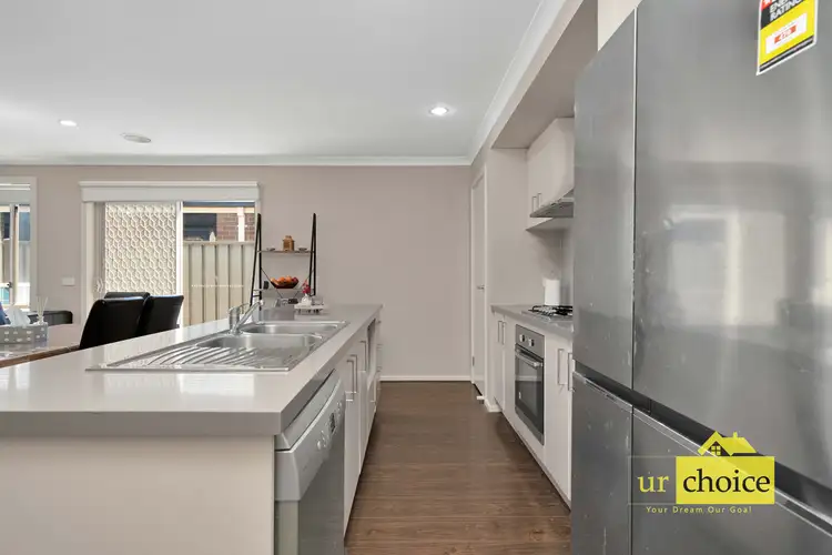 90 EMPEROR Parade, Tarneit VIC 3029