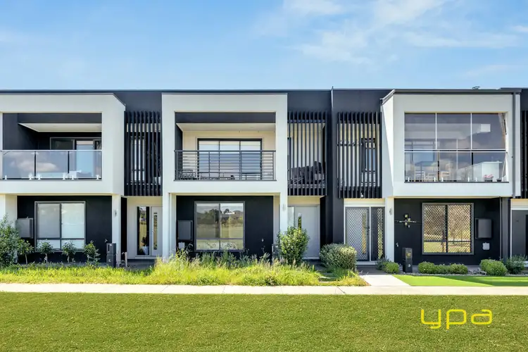 16 Mahara Walk, Cranbourne West VIC 3977