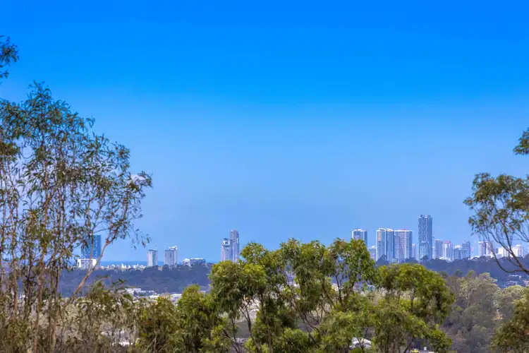 33 Crestridge Crescent