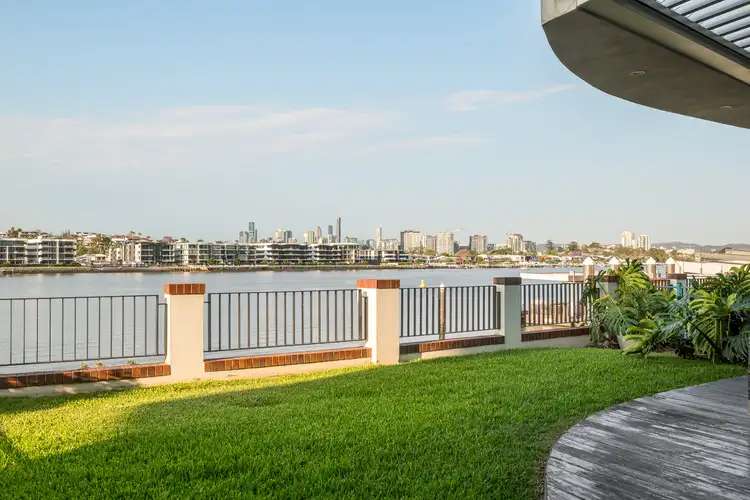 2/27 Harbour Road, Hamilton QLD 4007