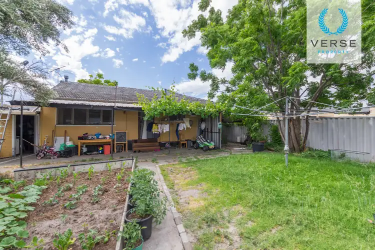 3 Barnsley Street, Queens Park WA 6107