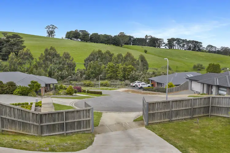 8 Red Hill Court