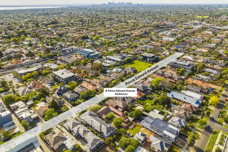 8 Prince Edward Avenue, Mckinnon VIC 3204