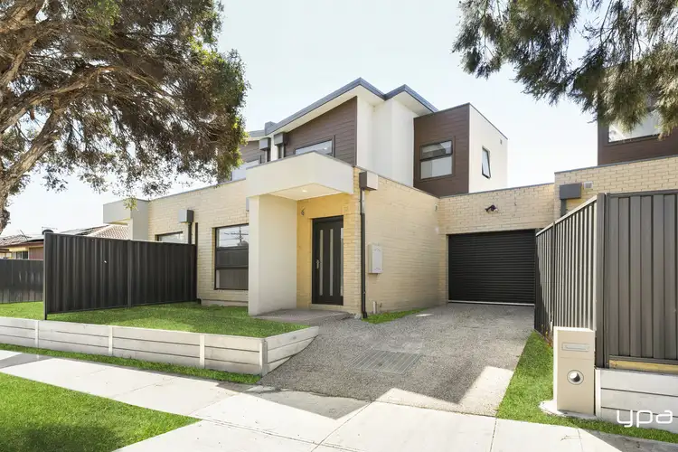 2/1 Canadian Court, Meadow Heights VIC 3048