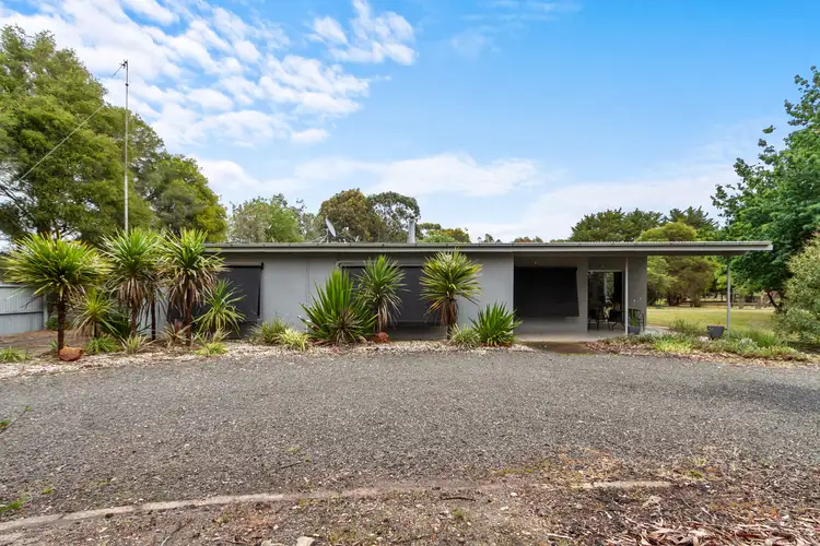 52 Slavins Lane, Stratford VIC 3862