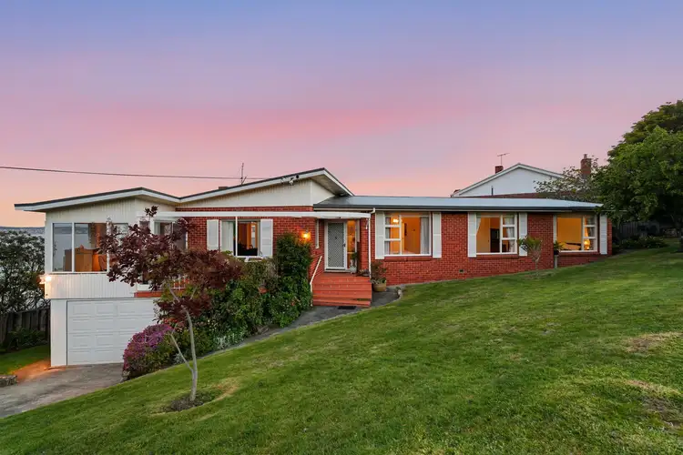 2 Sonning Crescent, Sandy Bay TAS 7005
