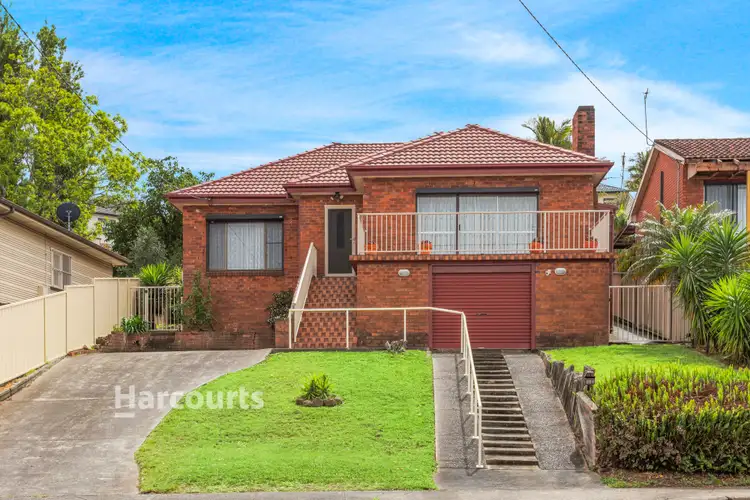 288 Northcliffe Drive, Lake Heights NSW 2502
