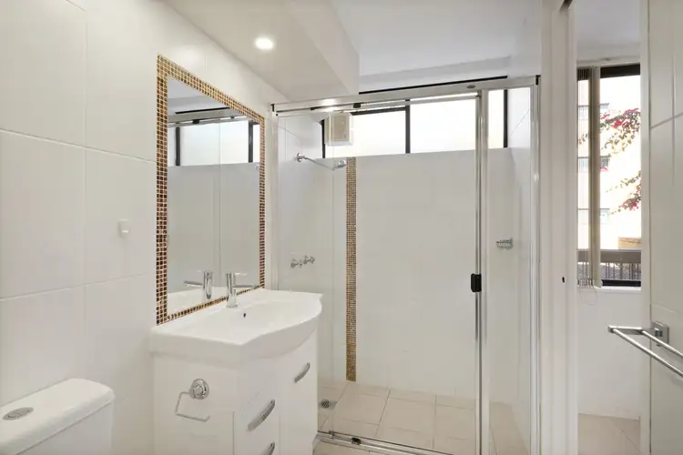 2/13 Federation Avenue, Broadbeach QLD 4218