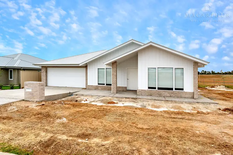 13 Lawrence Avenue, Gobbagombalin NSW 2650